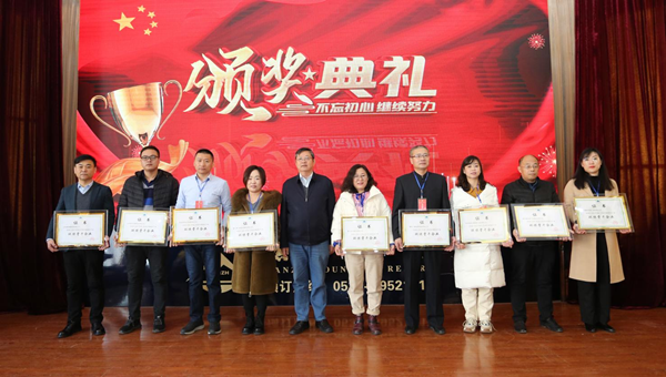 一場會議，兩項殊榮！